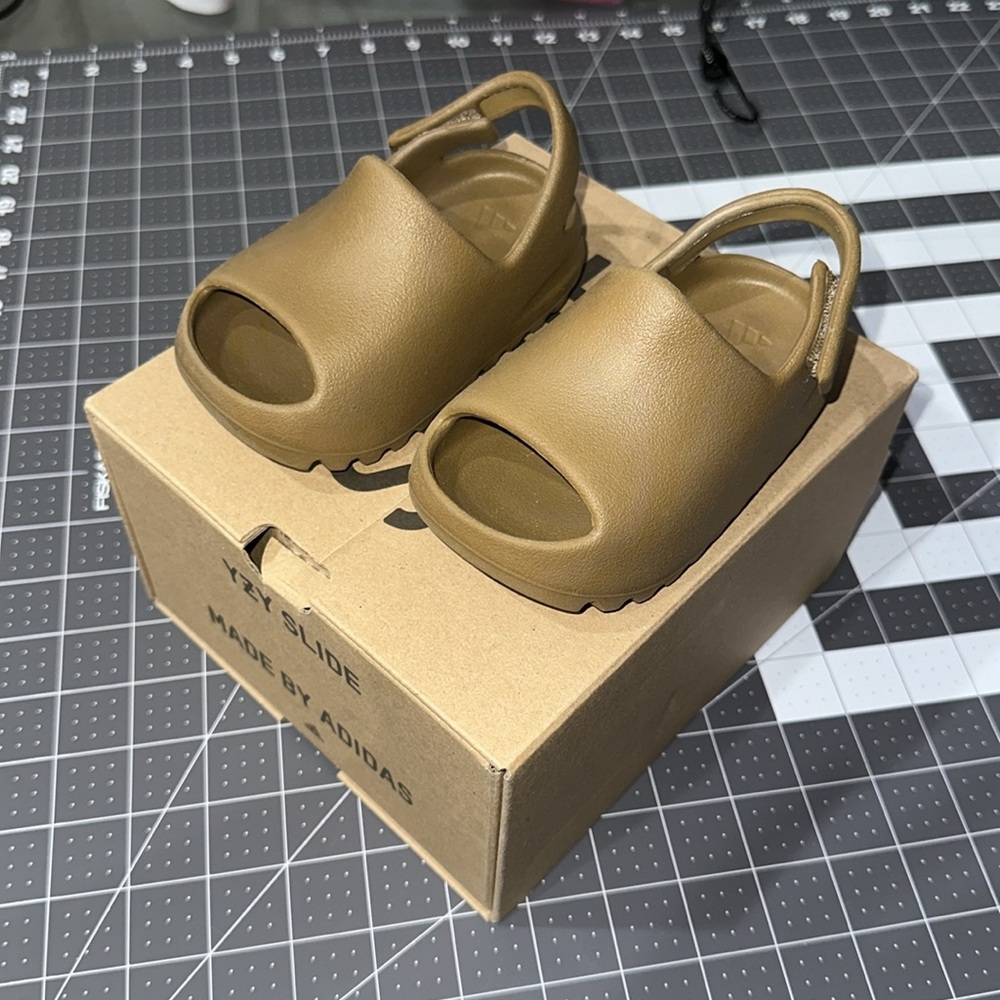 Yeezy Slide Infant Size 6K